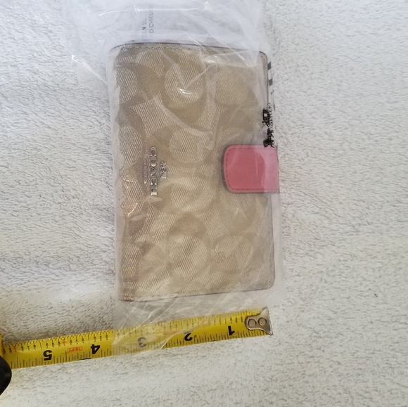 Coach Handbags - Coach womens wallet